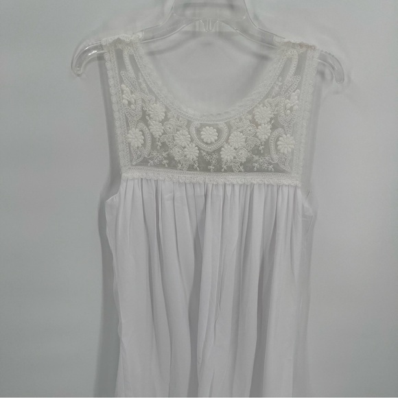 Show Me Your Mumu White NWT Crochet Lace Mini Sleeveless nightgown Size Small - Picture 3 of 9